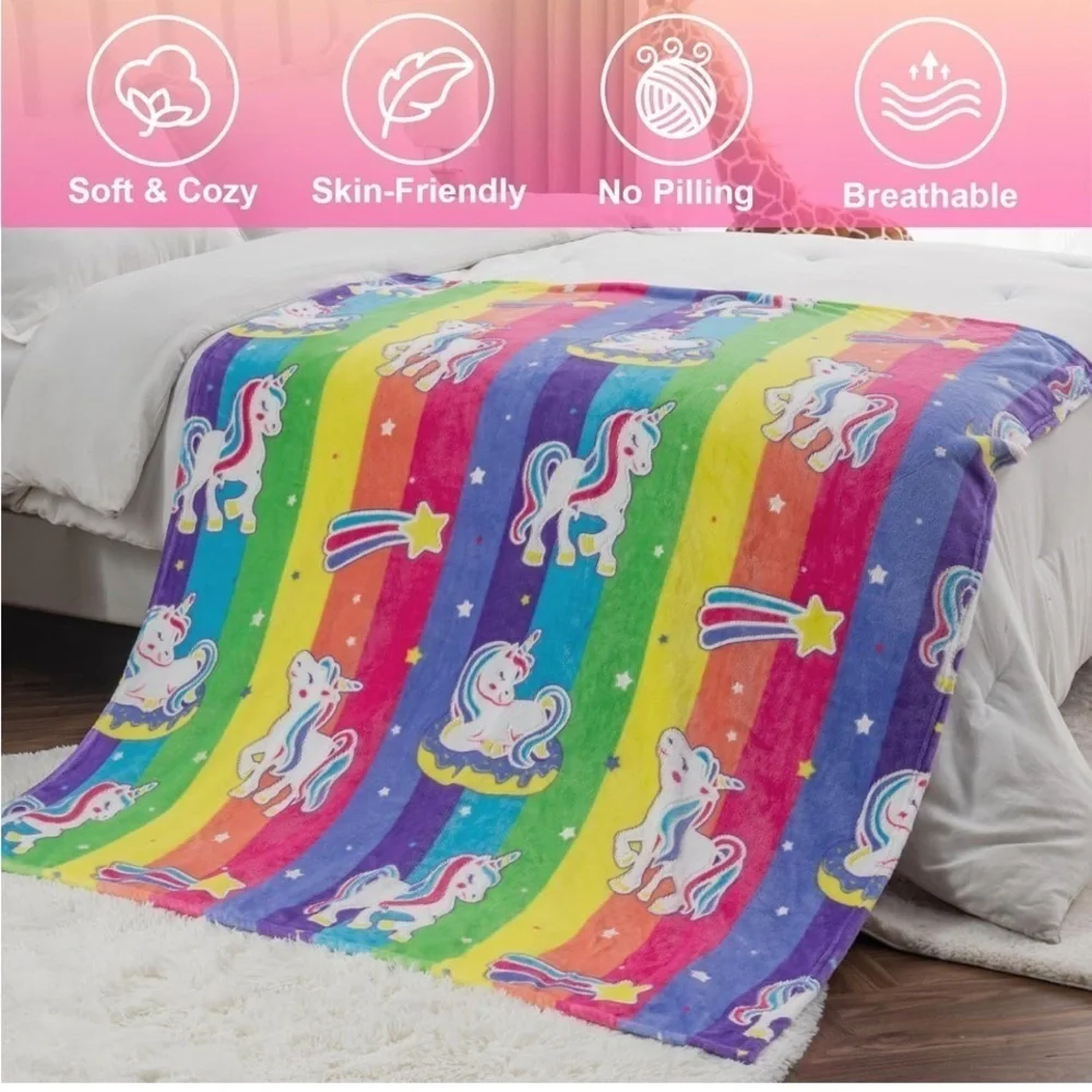 NWT Unicorn Glow-in-the-Dark Blanket - Multicolor   🦄